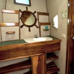 Fragata bathroom